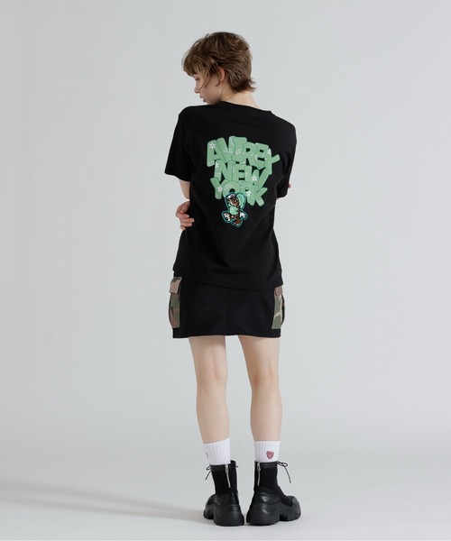 AVIREX(アヴィレックス)の「《直営店限定》S/S SAGARA DOG NEW YORK T-SHIRT(Tシャツ/カットソー・レディース・ブラック/オフホワイト/ピンク・F)」の16枚目の写真