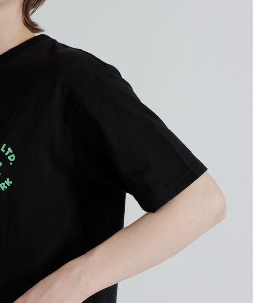 AVIREX(アヴィレックス)の「《直営店限定》S/S SAGARA DOG NEW YORK T-SHIRT(Tシャツ/カットソー・レディース・ブラック/オフホワイト/ピンク・F)」の21枚目の写真