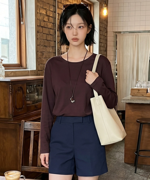 BASIC HOUSE(ベーシックハウス)の「レディース チャラン スパン Uネック オーバーサイズ 長袖Tシャツ ダークブラウン(Tシャツ/カットソー・レディース・ダークブラウン・100/85/90/95)」の1枚目の写真