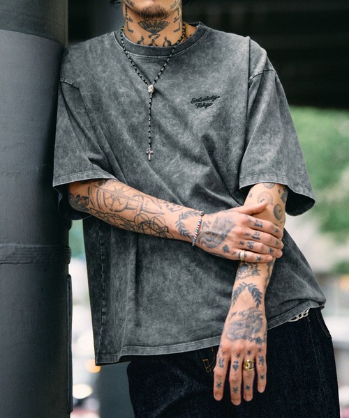 Subciety(サブサエティ)の「Acid wash tee(Tシャツ/カットソー・メンズ・オレンジ/ブラック/ブルー・XX-LARGE/X-LARGE/LARGE/MEDIUM/SMALL)」の2枚目の写真