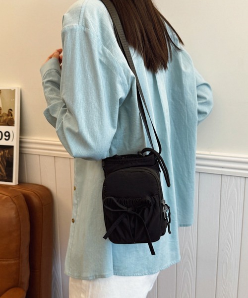 VIBGYOR（ヴィブジョー）の「Mignonjour.リボンミニショルダーバッグ M2908（ショルダーバッグ・レディース・ブラック/ブルー/ピンク/イエロー・FREE）」の2枚目の写真