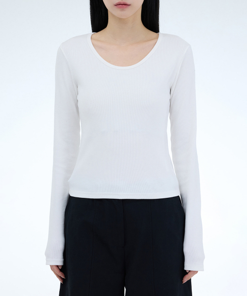 PORTERNA(ポルテナ)の「ESSENTIAL U-NECK T-SHIRT-3COLOR(Tシャツ/カットソー・レディース・ライトグレー/ブラック/ホワイト・OS)」の4枚目の写真
