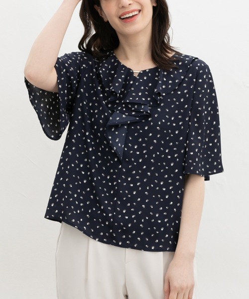 Honeys(ハニーズ)の「【ハニさら・接触冷感】ひんやり裏地ブラウス(シャツ/ブラウス・レディース・アイボリー系1/ネイビー系1/ピンク/アイボリー/ブラック・3L/L/LL/M/S)」の17枚目の写真