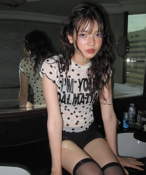 Ritzy(リッツィー)の「Y2K ドットシアーロゴTシャツ(Tシャツ/カットソー・レディース・ブラック/ホワイト・M/L)」の18枚目の写真