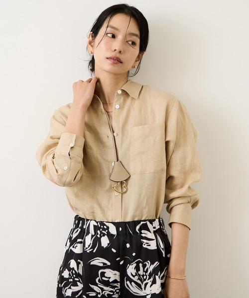 ROPE'(ロペ)の「ウォッシュリネンベーシックシャツ/イージーケア(シャツ/ブラウス・レディース・キャメル/ブルー/ベージュ/カーキ・FREE)」の1枚目の写真
