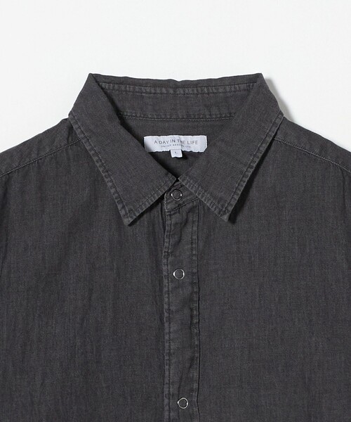 A DAY IN THE LIFE UNITED ARROWS(アデイインザライフユナイテッドアローズ)の「フェードデニム リラックス レギュラーカラー シャツ<A DAY IN THE LIFE>(シャツ/ブラウス・メンズ・ライトブルー/ブラック・M/L)」の9枚目の写真