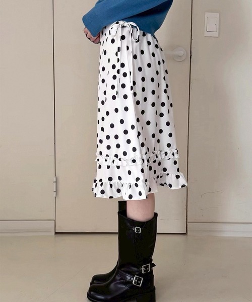 LYEON(リヨン)の「ドットフリルミディスカート(スカート・レディース・ブラック/オフホワイト・FREE)」の9枚目の写真