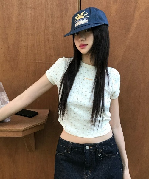 COVERNAT(カバーナット)の「WOMEN CROPPED EYELET T-SHIRT(Tシャツ/カットソー・レディース・杢グレー/クリーム・MEDIUM/SMALL)」の2枚目の写真