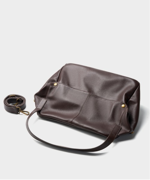 NiiNa(ニーナ)の「【 NiiNa / ニーナ 】高品質牛革2WAYソフトドレープショルダーバッグ(ショルダーバッグ・レディース・ダークブラウン/ブラック・FREE)」の5枚目の写真