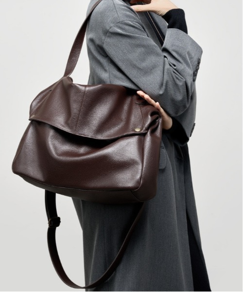 NiiNa(ニーナ)の「【 NiiNa / ニーナ 】高品質牛革2WAYソフトドレープショルダーバッグ(ショルダーバッグ・レディース・ダークブラウン/ブラック・FREE)」の13枚目の写真