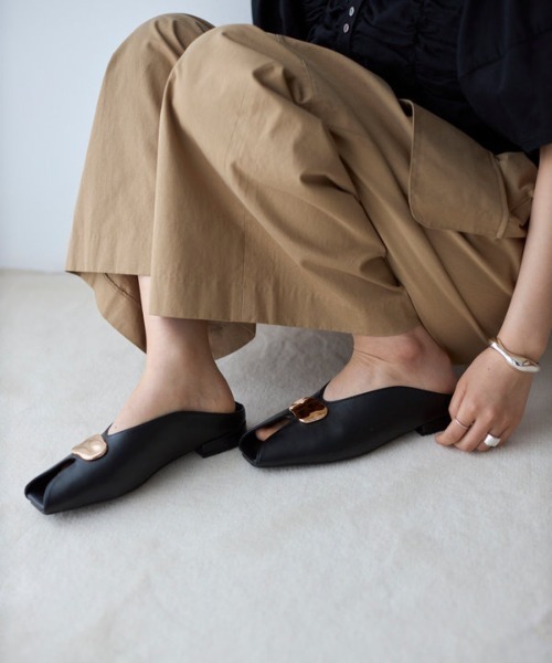 Firsthand(ファーストハンド)の「Firsthand/ファーストハンド ニュアンスプレート オープントゥシューズ(パンプス・レディース・ブラック/ベージュ・MEDIUM/SMALL/LARGE)」の21枚目の写真