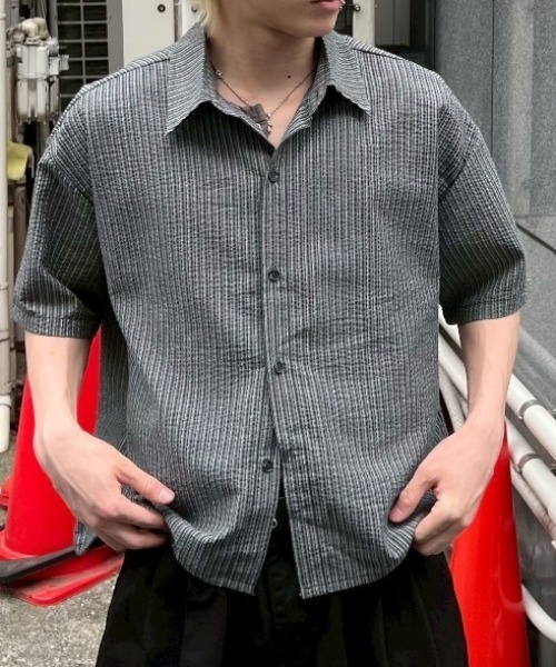 Chikashitsu +(チカシツプラス)の「【Chikashitsu +】seersucker crop shirt / 【チカシツプラス】シアサッカークロップ半袖シャツ<着用動画あり>(シャツ/ブラウス・メンズ・アイボリー/ブラック・ONE SIZE)」の5枚目の写真