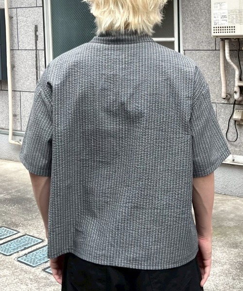 Chikashitsu +(チカシツプラス)の「【Chikashitsu +】seersucker crop shirt / 【チカシツプラス】シアサッカークロップ半袖シャツ<着用動画あり>(シャツ/ブラウス・メンズ・アイボリー/ブラック・ONE SIZE)」の7枚目の写真