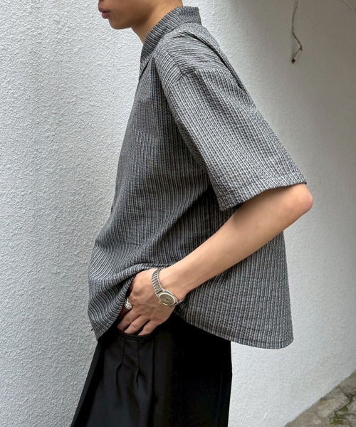 Chikashitsu +(チカシツプラス)の「【Chikashitsu +】seersucker crop shirt / 【チカシツプラス】シアサッカークロップ半袖シャツ<着用動画あり>(シャツ/ブラウス・メンズ・アイボリー/ブラック・ONE SIZE)」の15枚目の写真