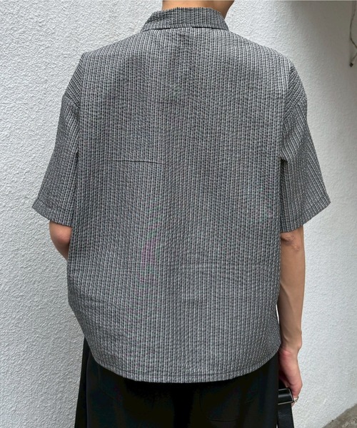 Chikashitsu +(チカシツプラス)の「【Chikashitsu +】seersucker crop shirt / 【チカシツプラス】シアサッカークロップ半袖シャツ<着用動画あり>(シャツ/ブラウス・メンズ・アイボリー/ブラック・ONE SIZE)」の16枚目の写真