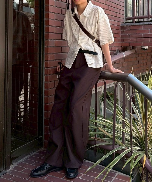 Chikashitsu +(チカシツプラス)の「【Chikashitsu +】seersucker crop shirt / 【チカシツプラス】シアサッカークロップ半袖シャツ<着用動画あり>(シャツ/ブラウス・メンズ・アイボリー/ブラック・ONE SIZE)」の18枚目の写真
