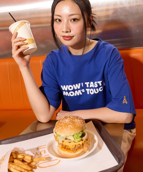 ALAND（エーランド）の「ALAND×MOM'S TOUCH／BIGロゴTシャツ（Tシャツ/カットソー・レディース・ホワイト/ブルー・MEDIUM/LARGE）」の2枚目の写真
