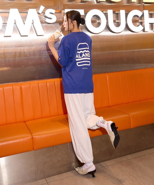ALAND（エーランド）の「ALAND×MOM'S TOUCH／BIGロゴTシャツ（Tシャツ/カットソー・レディース・ホワイト/ブルー・MEDIUM/LARGE）」の10枚目の写真
