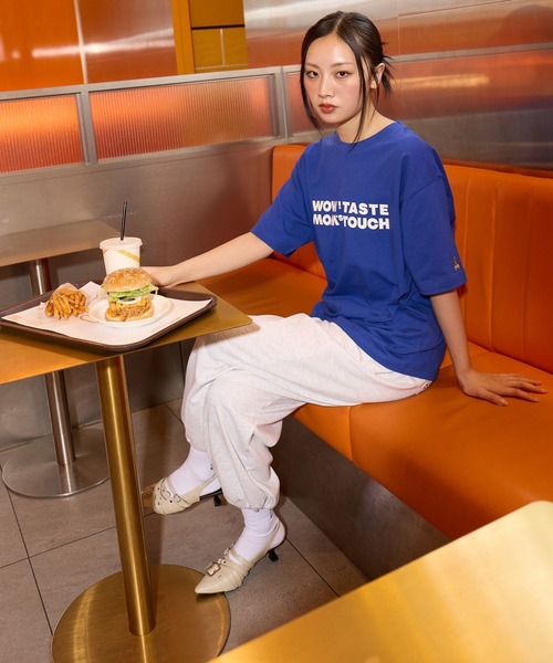 ALAND（エーランド）の「ALAND×MOM'S TOUCH／BIGロゴTシャツ（Tシャツ/カットソー・レディース・ホワイト/ブルー・MEDIUM/LARGE）」の11枚目の写真