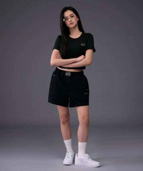 MIHAK(ミハク)の「メタルプレートクロップTシャツ (ブラック)(Tシャツ/カットソー・レディース・その他・1/2)」の2枚目の写真