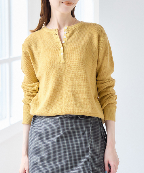 U by SPICK&SPAN(ユーバイスピックアンドスパン)の「シアーワッフルヘンリーネックニット(ニット/セーター・レディース・ブラウン/ホワイト/ブルー/イエロー・FREE)」の4枚目の写真