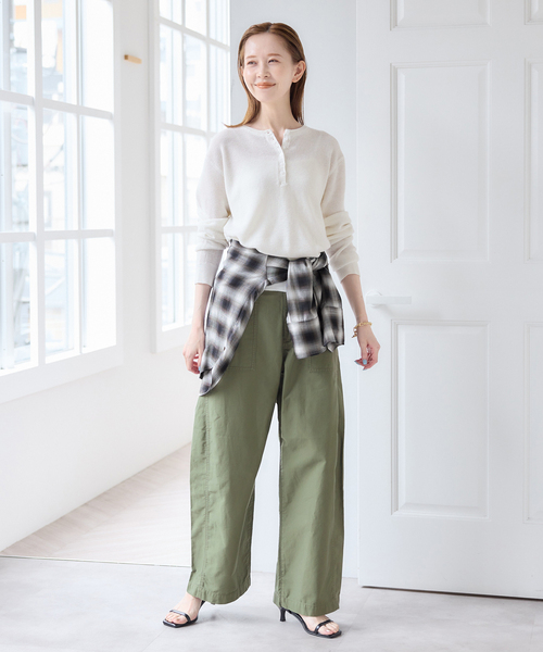 U by SPICK&SPAN(ユーバイスピックアンドスパン)の「シアーワッフルヘンリーネックニット(ニット/セーター・レディース・ブラウン/ホワイト/ブルー/イエロー・FREE)」の5枚目の写真