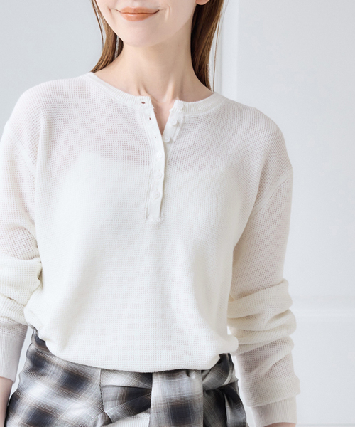 U by SPICK&SPAN(ユーバイスピックアンドスパン)の「シアーワッフルヘンリーネックニット(ニット/セーター・レディース・ブラウン/ホワイト/ブルー/イエロー・FREE)」の10枚目の写真