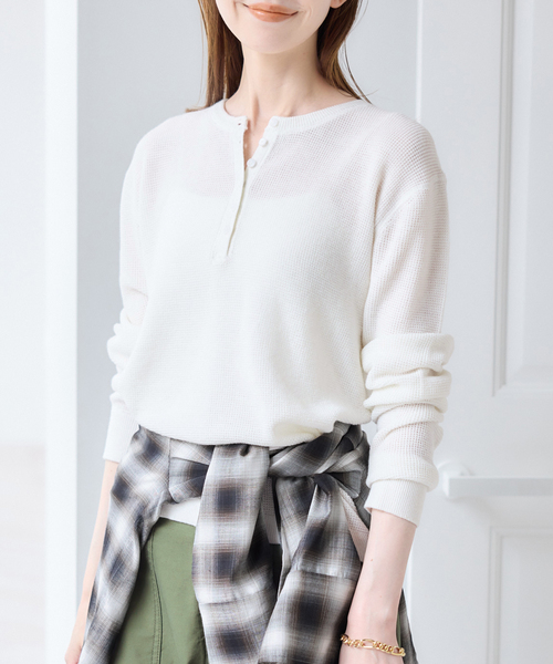 U by SPICK&SPAN(ユーバイスピックアンドスパン)の「シアーワッフルヘンリーネックニット(ニット/セーター・レディース・ブラウン/ホワイト/ブルー/イエロー・FREE)」の11枚目の写真