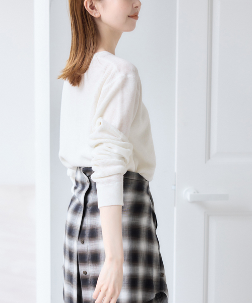 U by SPICK&SPAN(ユーバイスピックアンドスパン)の「シアーワッフルヘンリーネックニット(ニット/セーター・レディース・ブラウン/ホワイト/ブルー/イエロー・FREE)」の12枚目の写真