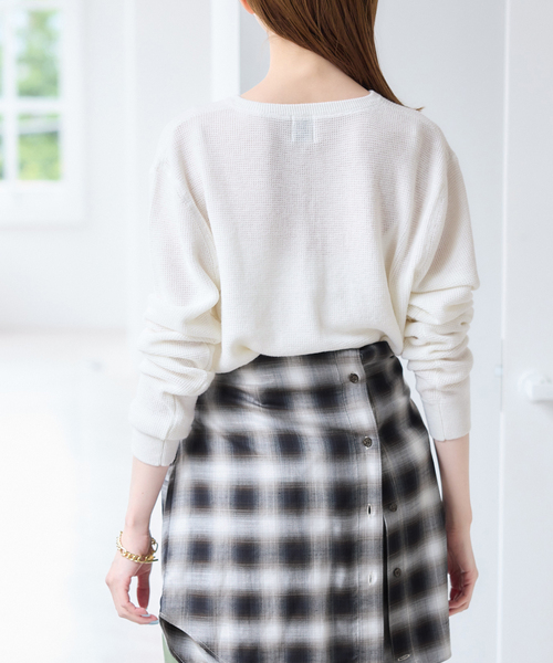 U by SPICK&SPAN(ユーバイスピックアンドスパン)の「シアーワッフルヘンリーネックニット(ニット/セーター・レディース・ブラウン/ホワイト/ブルー/イエロー・FREE)」の13枚目の写真