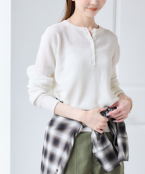 U by SPICK&SPAN(ユーバイスピックアンドスパン)の「シアーワッフルヘンリーネックニット(ニット/セーター・レディース・ブラウン/ホワイト/ブルー/イエロー・FREE)」の15枚目の写真