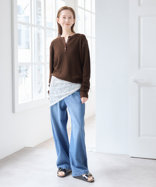 U by SPICK&SPAN(ユーバイスピックアンドスパン)の「シアーワッフルヘンリーネックニット(ニット/セーター・レディース・ブラウン/ホワイト/ブルー/イエロー・FREE)」の17枚目の写真