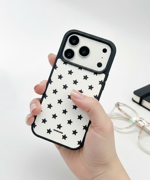 Fun & Daily(ファンアンドデイリー)の「Star Charm iPhone 16 17 Case(スマホケース/カバー・レディース・ブラック・iPhone 17 Pro Max/iPhone 17 Pro/iPhone 17/iPhone 16 Pro Max/iPhone 16 Pro/iPhone 16)」の2枚目の写真