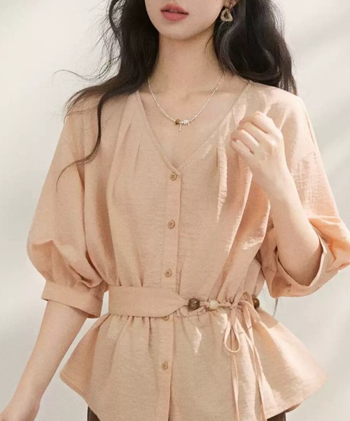 LUCPY(ラクピー)の「ウエストドローストリングペプラムブラウス(シャツ/ブラウス・レディース・ベージュ・SMALL/LARGE/MEDIUM)」の3枚目の写真
