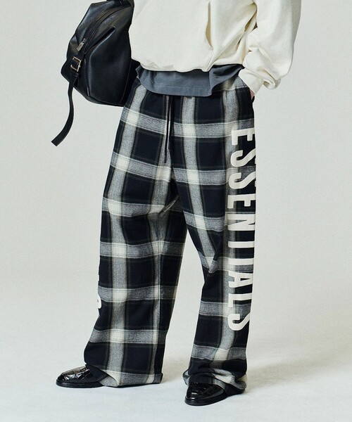 FOG ESSENTIALS(エフオージーエッセンシャルズ)の「<FEAR OF GOD ESSENTIALS>LOUNGE パンツ(その他パンツ・メンズ・ダークグレー/ブラック・XS/S/M)」の4枚目の写真
