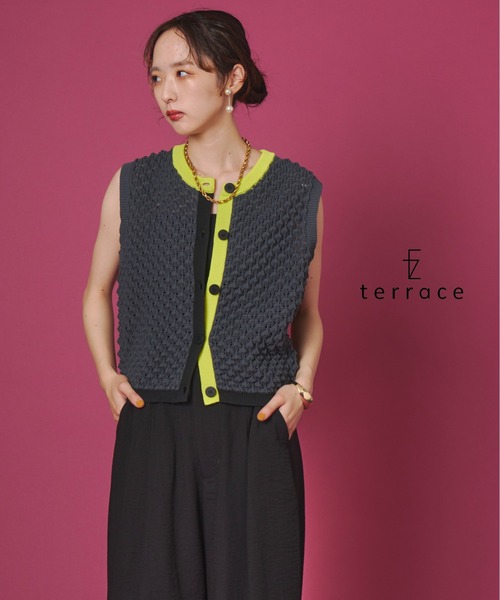 terrace（テラス）の「バイカラーポップコーン編みニットベスト（ベスト・レディース・カーキ/チャコール/ブラック・FREE）」の2枚目の写真