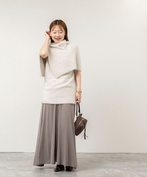 NOLLEY’S Sophi(ノーリーズソフィ)の「ウール混ヘアリー片開きポンチョ(ニット/セーター・レディース・ダークブラウン/グレイッシュベージュ・38)」の6枚目の写真