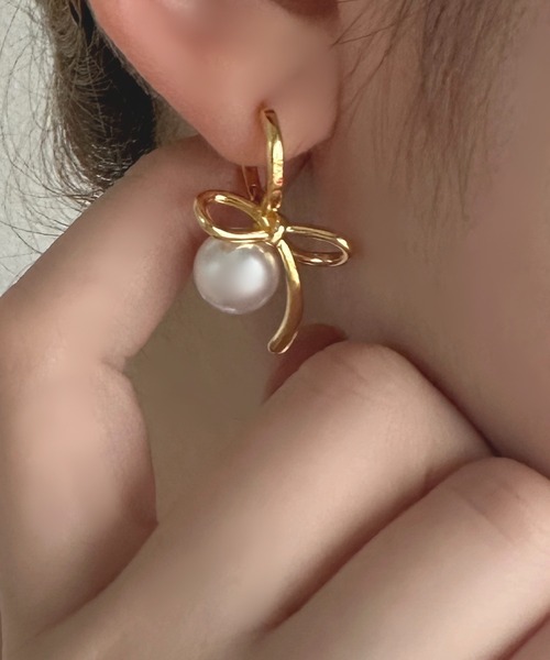 apres jour clair(アプレジュールクレア)の「【apres jour clair】パールリボンピアス(ピアス(両耳用)・レディース・シルバー/ゴールド・FREE)」の3枚目の写真