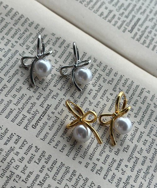 apres jour clair(アプレジュールクレア)の「【apres jour clair】パールリボンピアス(ピアス(両耳用)・レディース・シルバー/ゴールド・FREE)」の4枚目の写真