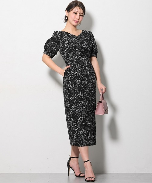 Nissen glamor(ニッセングラマー)の「【大きい胸専用】総柄タイトシルエット カシュクール半袖ワンピース(ポケット付)(ワンピース・レディース・ブラック/アイボリー・S/3L/LL/L/M)」の1枚目の写真