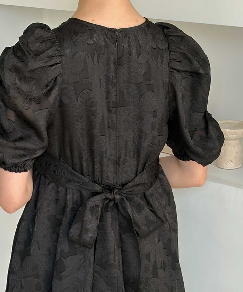 GeeRA(ジーラ)の「バブルスリーブペプラムジャガードドレス(ドレス・レディース・ブラック/ライトグレー・X-LARGE/LARGE/MEDIUM)」の5枚目の写真