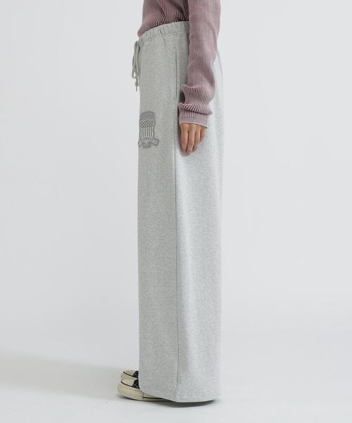 AVIREX(アヴィレックス)の「SIGNATURE VARSITY LOGO SWEAT PANTS(スウェットパンツ・レディース・グレー/オフホワイト/ブラック・S/M)」の11枚目の写真