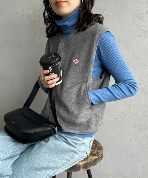 DANTON（ダントン）の「【WEB先行予約】[DANTON/ダントン] フリースノーカラーベスト（ベスト・レディース・グレイッシュベージュ/ブラック/ダークグレー・36）」の2枚目の写真
