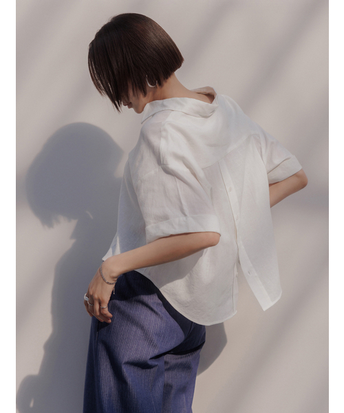 MEMUA（メムア）の「リネンバックボタンクロップシャツ（アイボリー）（シャツ/ブラウス・レディース・ダークグリーン/ブラウン/アイボリー・FREE）」の4枚目の写真