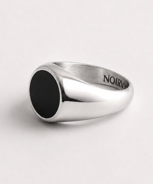 NOIRVY(ノワールビー)の「NR-303 ラウンドオニキスシグネットサージカルリング(リング・メンズ・その他・15号/13号/21号/19号/17号)」の2枚目の写真