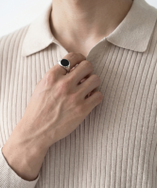 NOIRVY(ノワールビー)の「NR-303 ラウンドオニキスシグネットサージカルリング(リング・メンズ・その他・15号/13号/21号/19号/17号)」の3枚目の写真