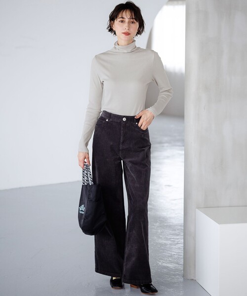 23区 L(ニジュウサンクオオキイサイズ)の「コットンコーデュロイストレッチ ワイドパンツ(その他パンツ・レディース・ライトグレー系/ホワイト系/グレー系/スカイブルー系・48/50/46/44)」の17枚目の写真