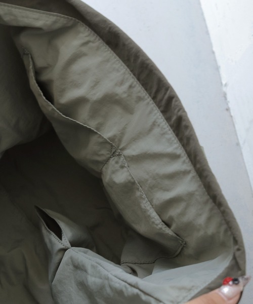 CLEIO(クレイオ)の「【CLEIO】Casselini(キャセリーニ) ナイロン3WAYスクエアトート NYLON 3WAY SQUARE TOTE(トートバッグ・レディース・ブラック/カーキ・FREE)」の10枚目の写真