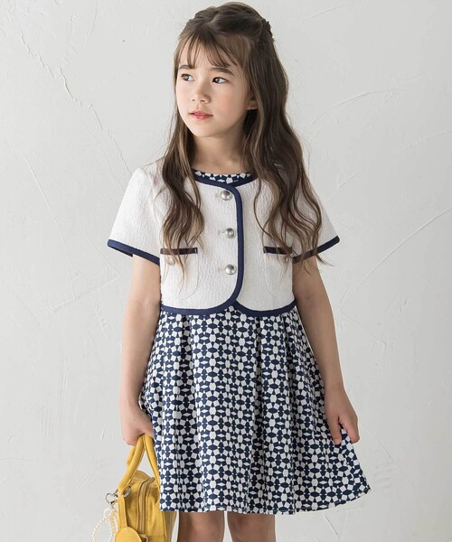 BeBe(ベベ)の「ツイードパイピングショートジャケット(ノーカラージャケット・キッズ・オフホワイト・150cm/130cm/120cm)」の11枚目の写真