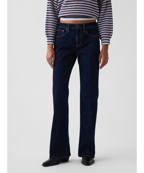 GAP(ギャップ)の「ミッドライズ リラックスフィット フレアデニム(デニムパンツ・レディース・ダークインディゴブルー・30/29/28/27/26/25/24/23)」の2枚目の写真